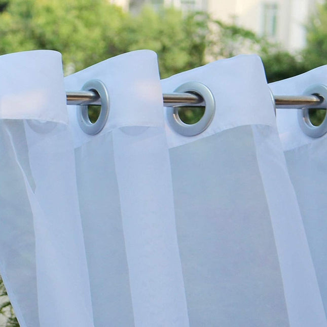 Valkoinen säänkestävä ulkoverho purjerenkailla