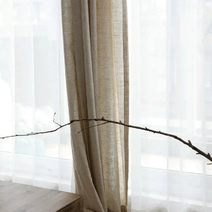 Pellavatyylinen beige valoverho olohuoneeseen