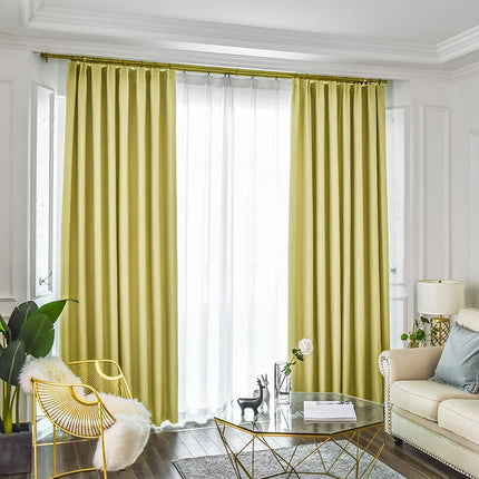 Skandinaavinen keltainen verho olohuoneeseen