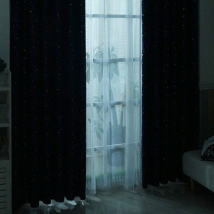 Beige pimennysverho hopeisilla tähdillä