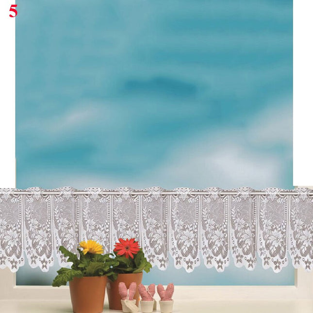 Valkoinen pitsinen keittiöverhosetti