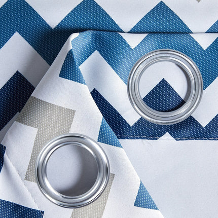 Sininen pimennysverho chevron-kuviolla