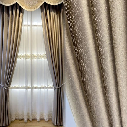 Ylellinen kimaltava pimennysverho olohuoneeseen