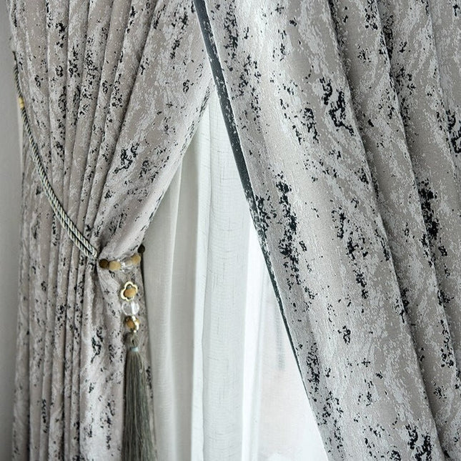 Harmaa pimennysverho modernilla abstraktilla kuviolla