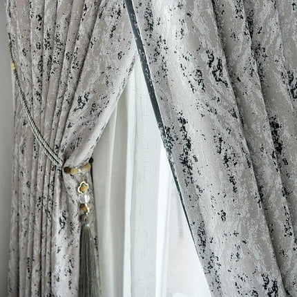 Harmaa pimennysverho modernilla abstraktilla kuviolla