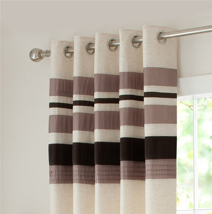 Moderni raidallinen verho renkailla