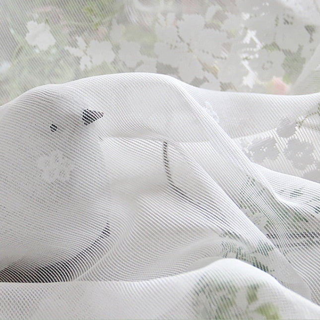 Valkoinen valoverho burnout-kukkakuviolla