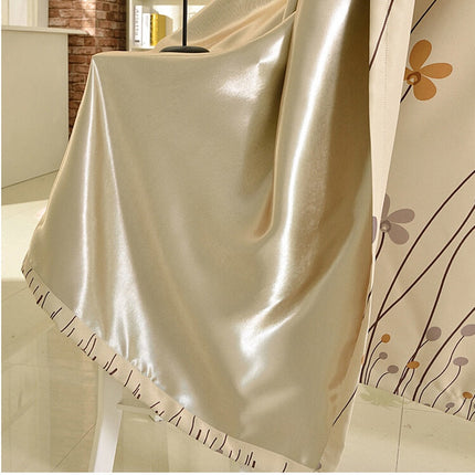 Skandinaavinen pimennysverho kukkakuviolla