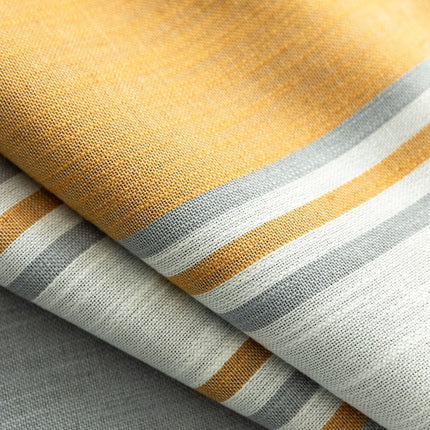 Raidallinen pellavatyylinen verho olohuoneeseen