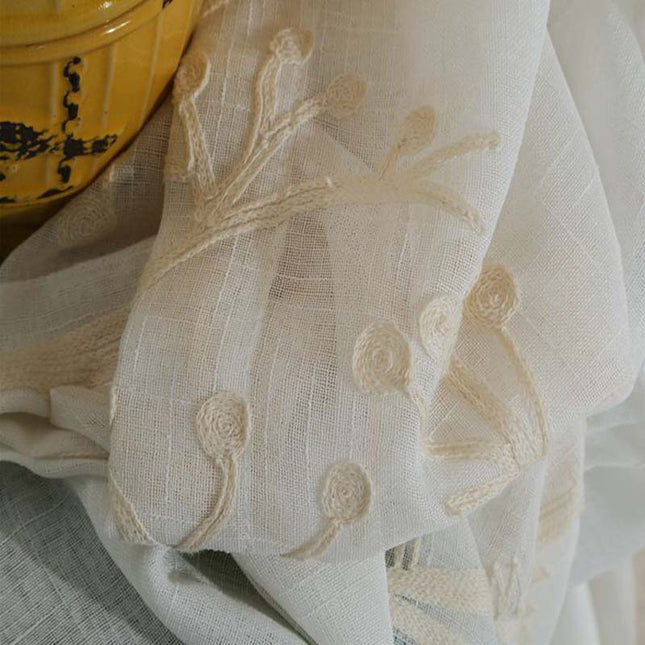 Pellavannäköinen kirjailtu valoverho olohuoneeseen