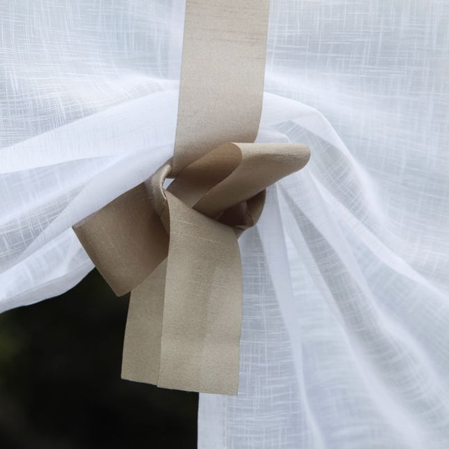 Säädettävä laskosverho kirjailulla keittiöön