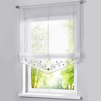 Kirjailtu laskostyylinen kappaverho keittiöön