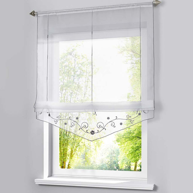 Kirjailtu laskostyylinen kappaverho keittiöön