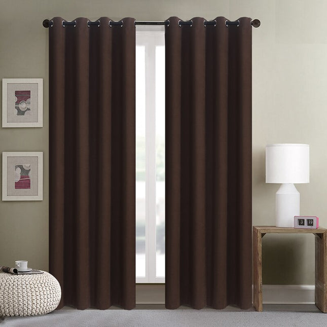 Ruskea pimennysverho purjerenkailla makuuhuoneeseen