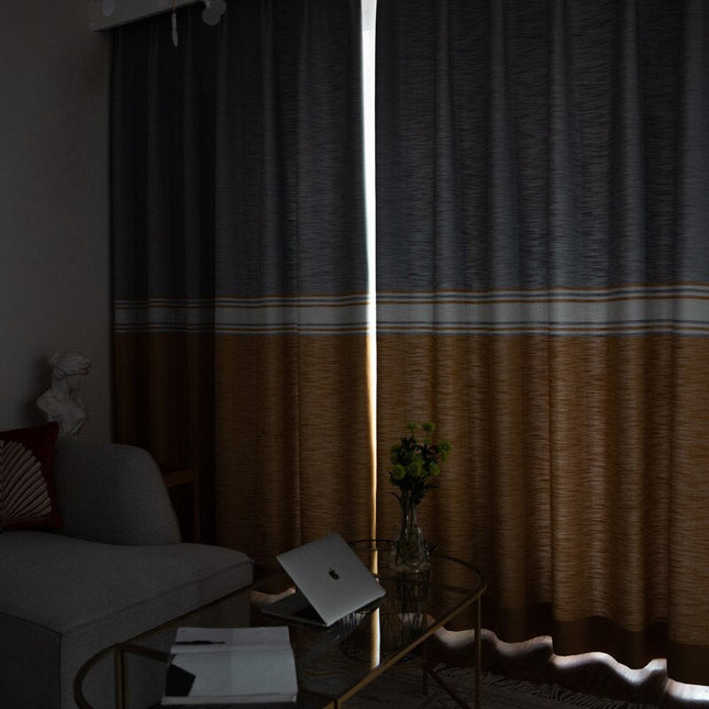 Raidallinen pellavatyylinen verho olohuoneeseen