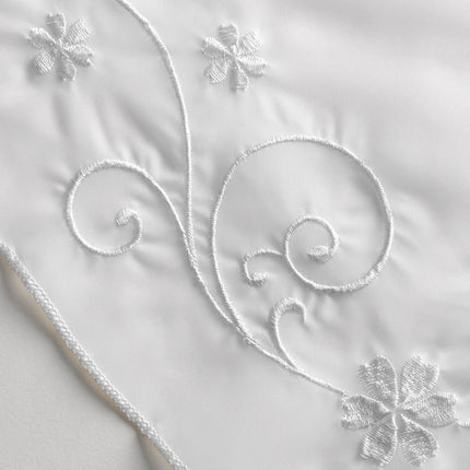 Kirjailtu laskostyylinen kappaverho keittiöön