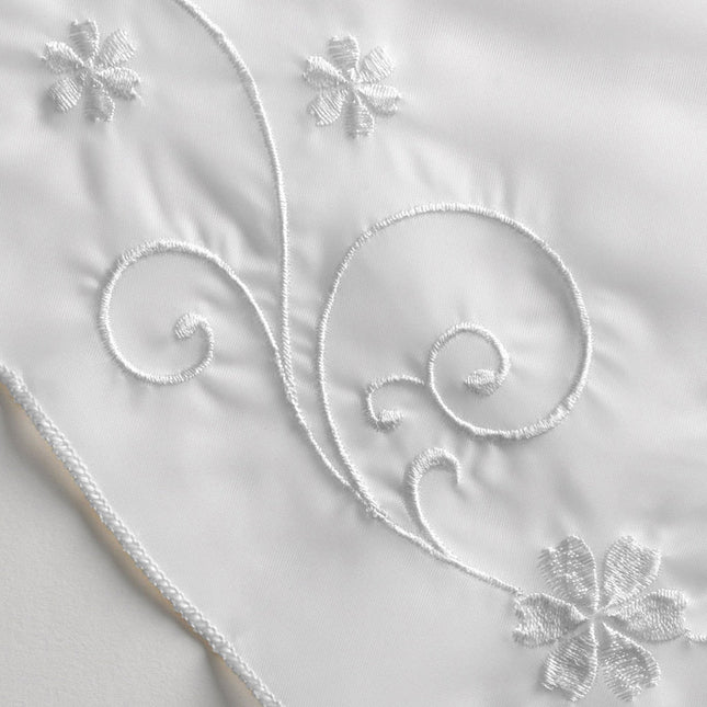 Kirjailtu laskostyylinen kappaverho keittiöön