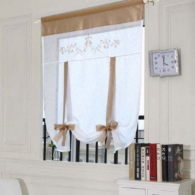 Säädettävä laskosverho kirjailulla keittiöön