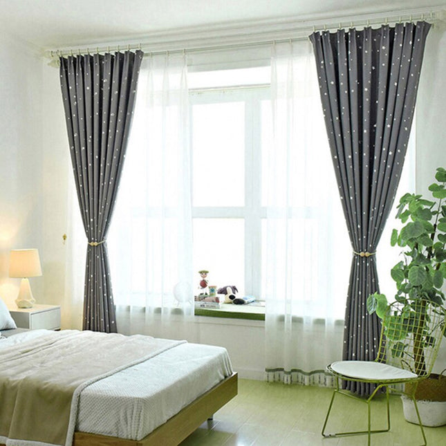 Vaaleanharmaa pimennysverho tähtikuviolla