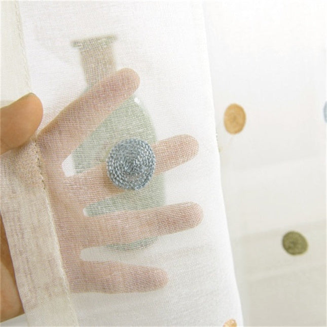 Värikäs pilkullinen valoverho lastenhuoneeseen