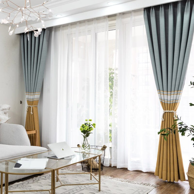 Raidallinen pellavatyylinen verho olohuoneeseen