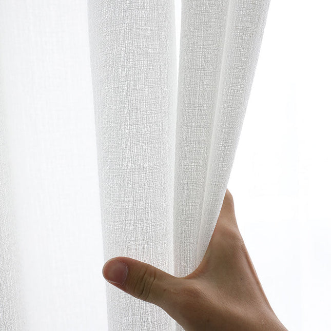 Strukturoitu valkoinen valoverho olohuoneeseen