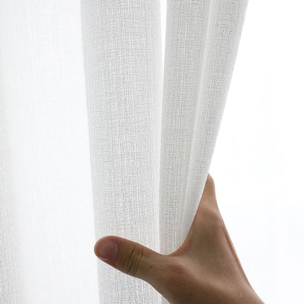 Strukturoitu valkoinen valoverho olohuoneeseen