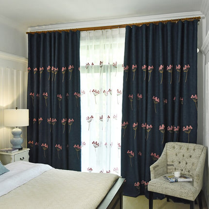 Valoverho vanhan roosan kukkakirjailulla