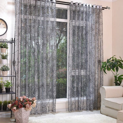 Harmaa valoverho koristeellisella kirjailulla