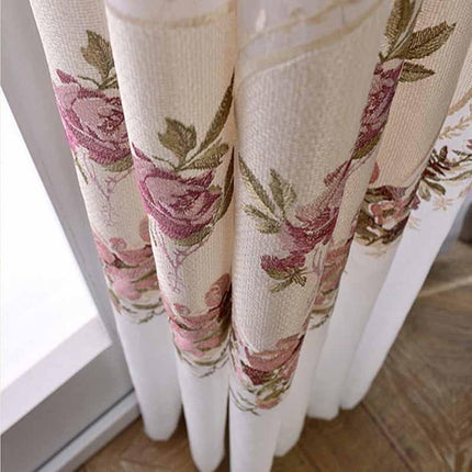 Romanttinen valoverho kirjailluilla ruusuilla