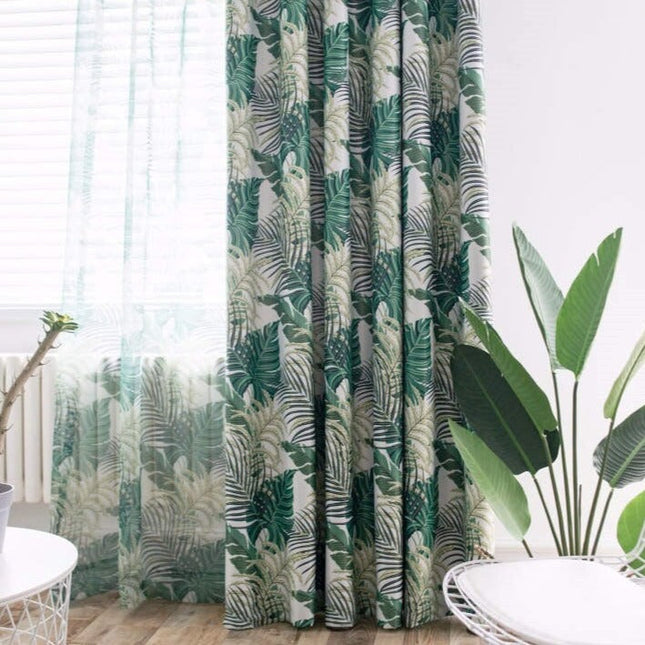 Pimennysverho trooppisella vihreällä lehtikuviolla