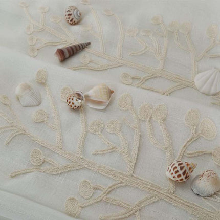 Pellavannäköinen kirjailtu valoverho olohuoneeseen