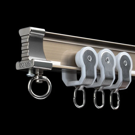 Taivutettava verhokisko kaareviin ikkunoihin