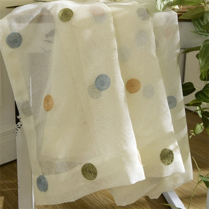 Värikäs pilkullinen valoverho lastenhuoneeseen