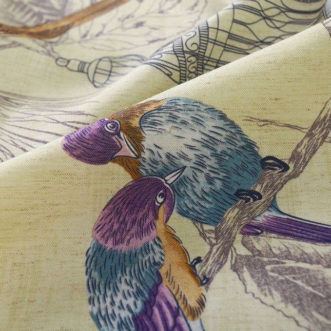 Violetti pellavatyylinen verho lintukuviolla