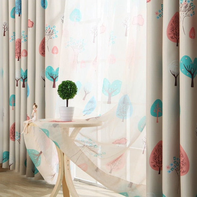 Skandinaavinen pimennysverho puukuviolla