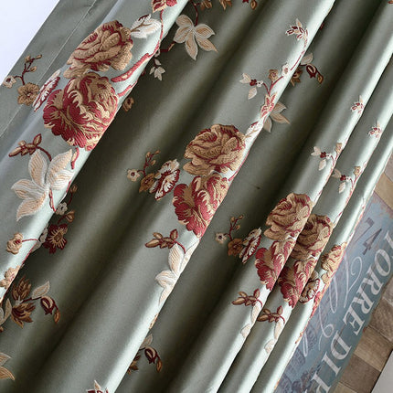 Pimennysverho romanttisella kukkakuviolla