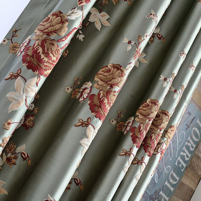 Pimennysverho romanttisella kukkakuviolla