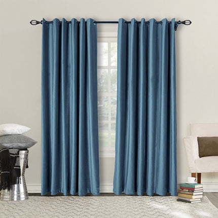 Sileä sininen pimennysverho olohuoneeseen