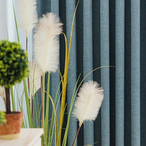 Tyylikäs pimentävä verho purjerenkailla