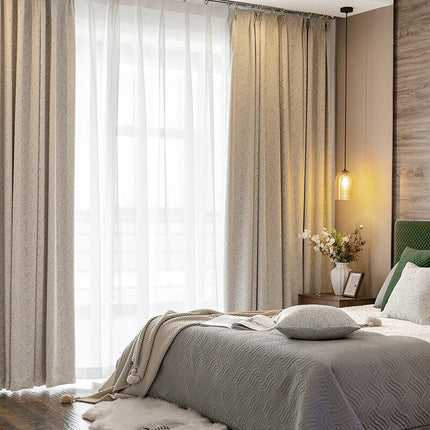 Kermanvalkoinen pimennysverho struktuurikuviolla