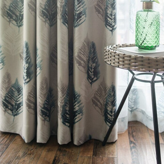 Pimennysverho modernilla lehtikuviolla