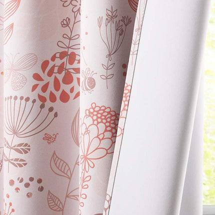 Verho hennosti kuvioidulla kukkakuosilla