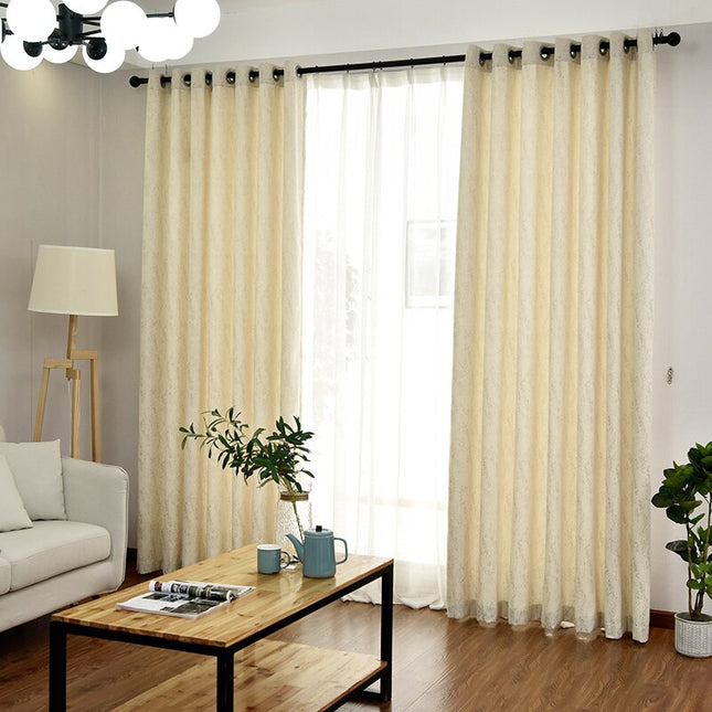 Luonnonvalkoinen verho hienovaraisella tekstuurilla