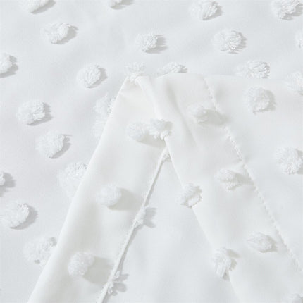 Valkoinen valoverho tuftatuilla palloilla