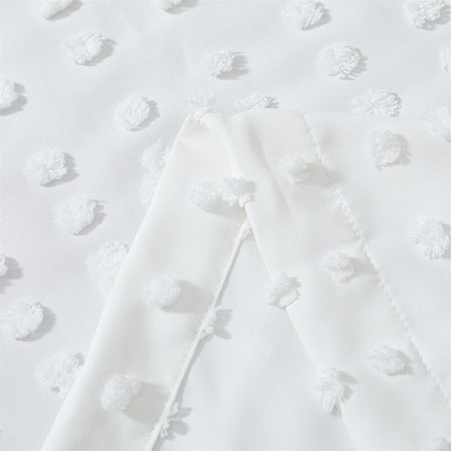 Valkoinen valoverho tuftatuilla palloilla