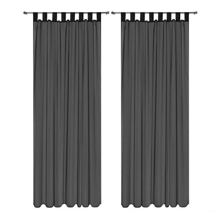 Harmaa läpikuultava verho tampeilla