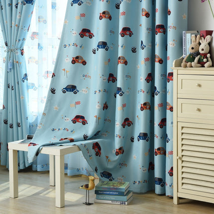 Sininen pimennysverho autoilla lastenhuoneeseen