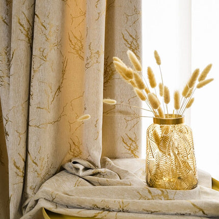 Pimennysverho kultaisella marmorikuviolla