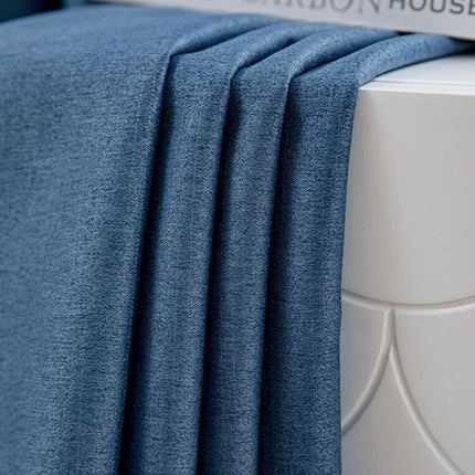 Moderni paneeliverho ikkunaan tai tilanjakajaksi